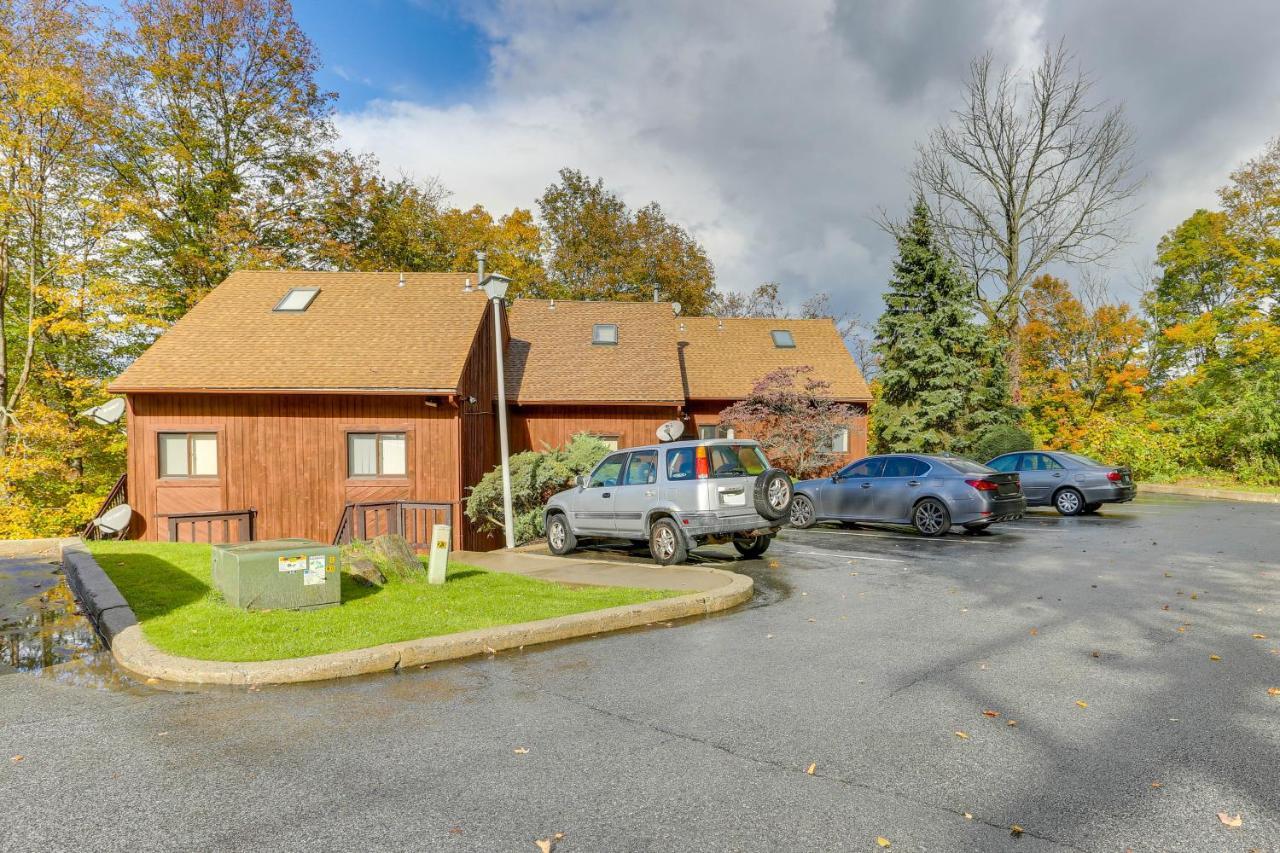 Vernon Township Condo With Balcony Near Ski Lifts! Bagian luar foto