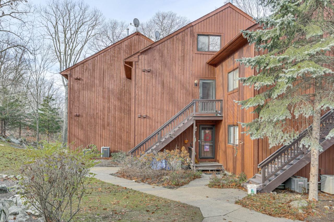 Vernon Township Condo With Balcony Near Ski Lifts! Bagian luar foto