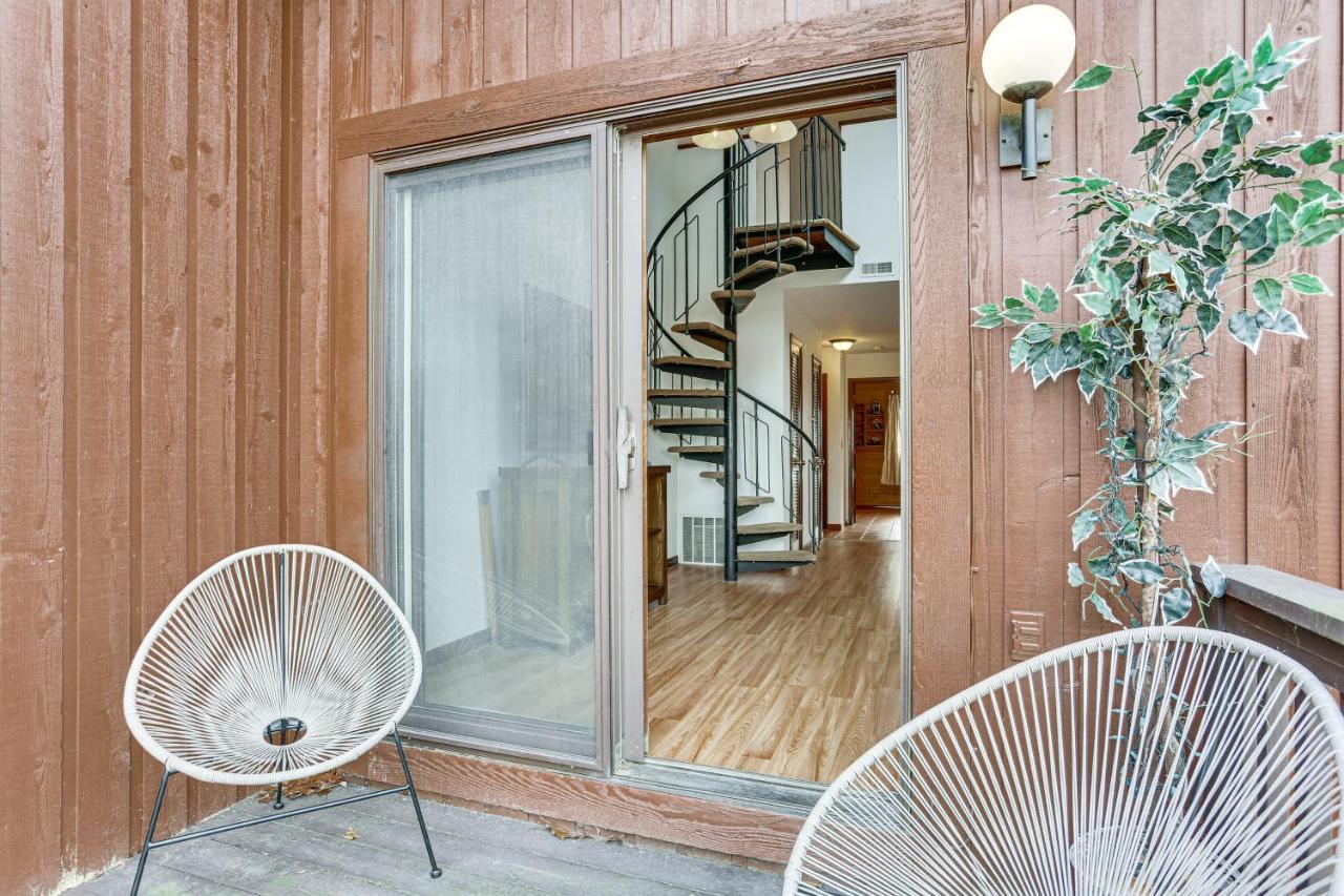 Vernon Township Condo With Balcony Near Ski Lifts! Bagian luar foto