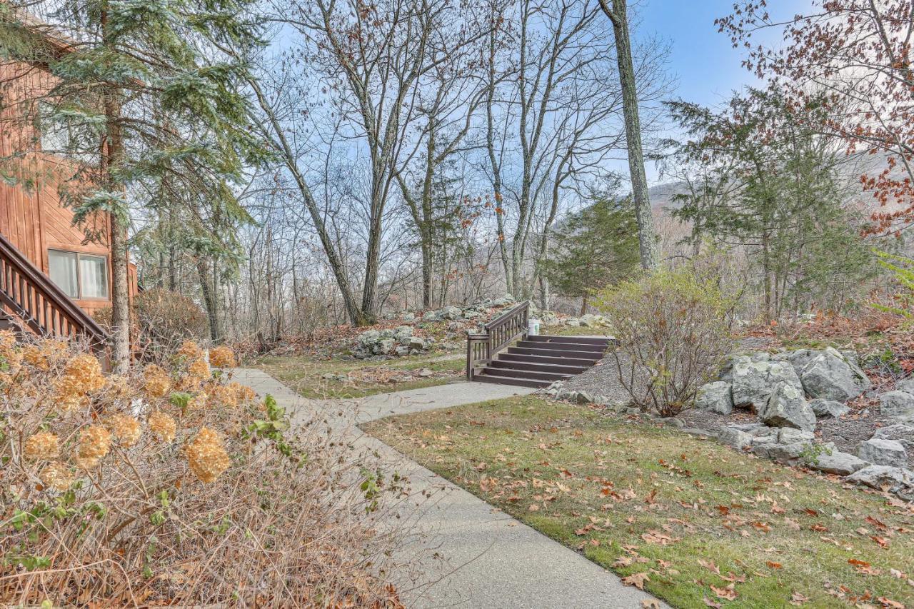 Vernon Township Condo With Balcony Near Ski Lifts! Bagian luar foto